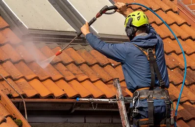 Démoussage et hydrofuge de toiture à Calan